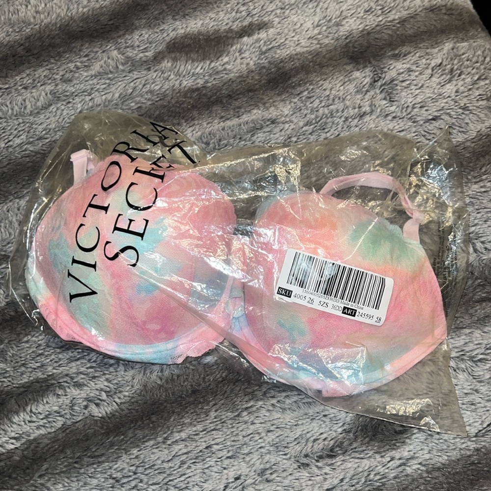 VS Pink Lace Bra